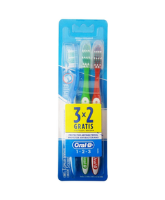 imagem de Escova dental oral b 1.2.3 media leve 3 pague 2 - PROCTER E GAMBLE